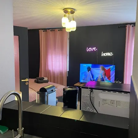 Superb For 4 People, Center - Auto Museum מולהאוס