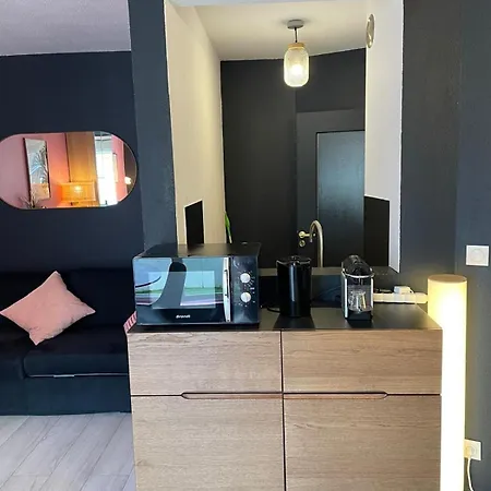 Superb For 4 People, Center - Auto Museum דירה *